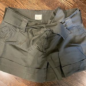 Army green Hinge shorts - size 4
